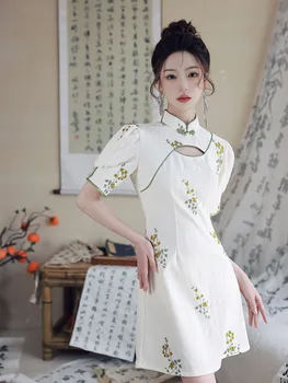 Ретро яка-часова Чонсам Женски китайски стил Елегантна бяла бродерия на цвете Ципао