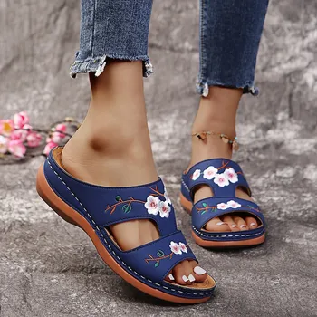 По-големи размери 42 43 Летни дамски чехли отвън обувки на танкетке дебела платформа дамски сандали с бродерия във формата на цвете плажни ежедневни чехли