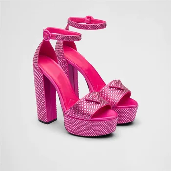 Сатенени сандали на платформа с кристали Begonia Pink на ток 135 мм, обтянутом атлас, обувки на платформа от 40 мм