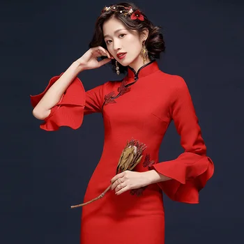 Азиатската страна, китайското Ципао-дълга рокля, на карнавалните костюми на червената дама