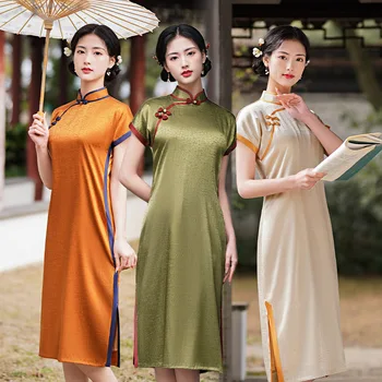 Сексуалното жаккардовое атласное рокля ципао с яка-ботуш и къс ръкав с дължина до коляното, традиционен китайски женствена рокля Чонсам